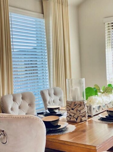 2 king beds✅Sleeps 9✅Huge yard✅Has crib