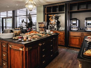 Colazione a buffet a pagamento, servita tutte le mattine 