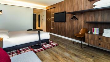 Premium bedding, pillowtop beds, desk, laptop workspace