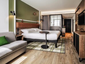 Premium bedding, pillow-top beds, desk, laptop workspace - ibis Styles Castelnaudary (Castelnaudary)