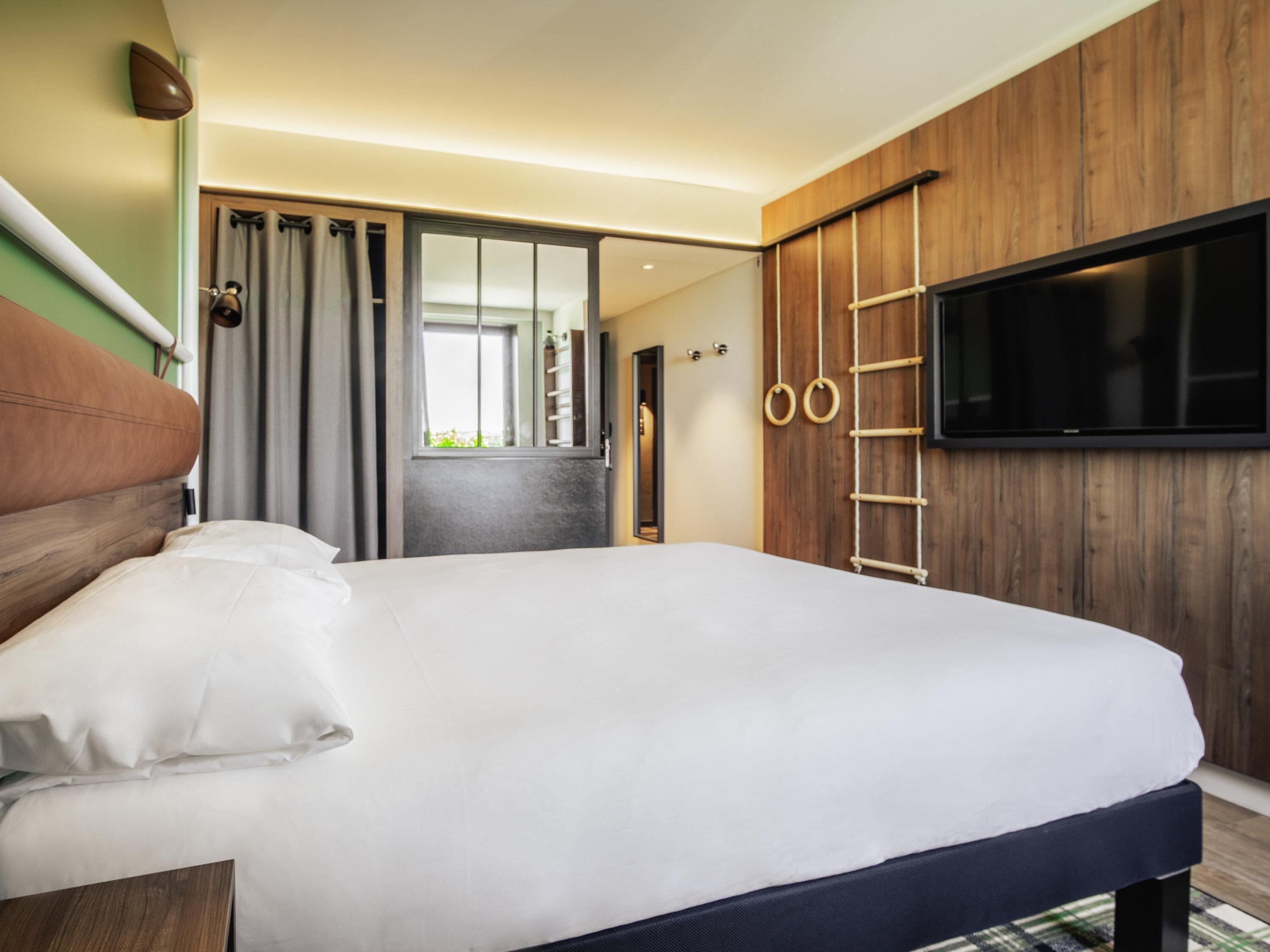 standard room, 1 double bed | premium bedding, pillow-top beds, desk, laptop workspace
