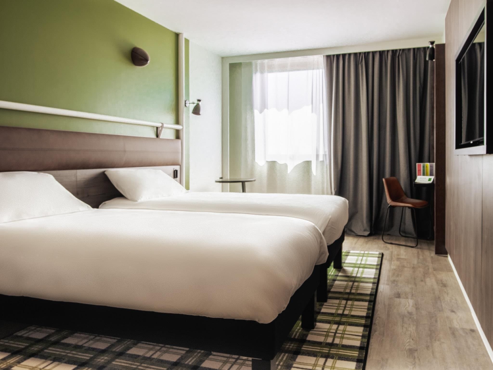 Standard Room, 2 Twin Beds | Premium bedding, pillowtop beds, desk, laptop workspace
