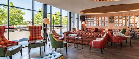 Breakfast, lunch and dinner served