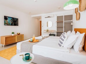 Standard Room, Multiple Beds | In-room safe, free WiFi