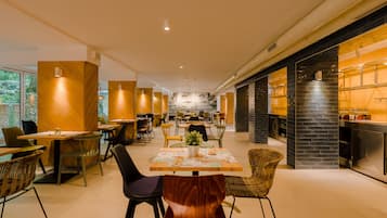 Spécialités Cuisine locale et internationale