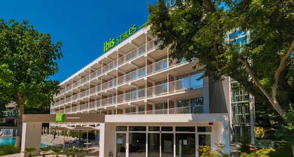 ibis Styles Golden Sands Roomer Hotel