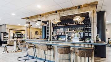 Serves lunch and dinner