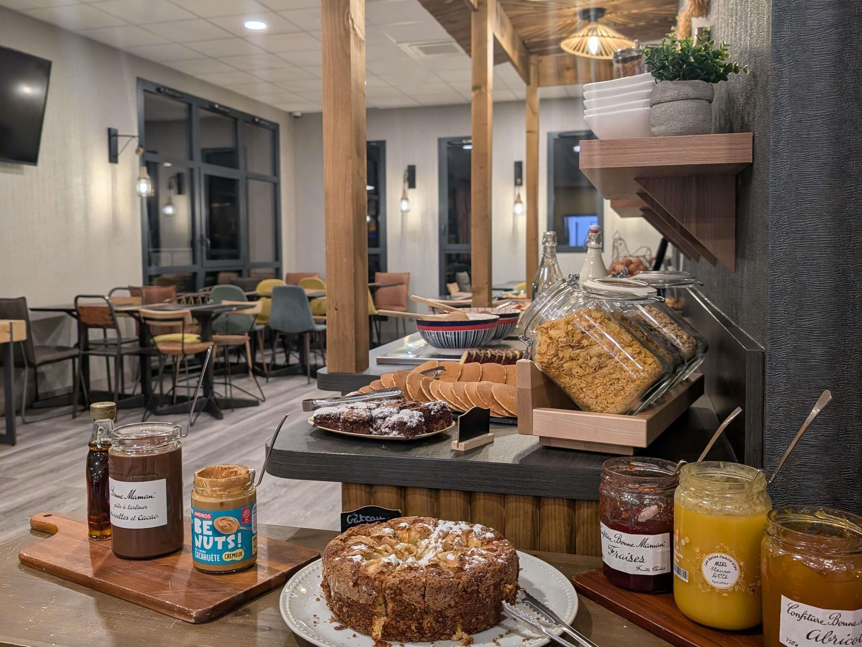 Morgenmadsbuffet hver dag (10 EUR pr. person)