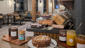Buffet déjeuner gratuit tous les jours