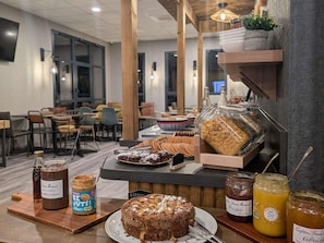 Free daily buffet breakfast
