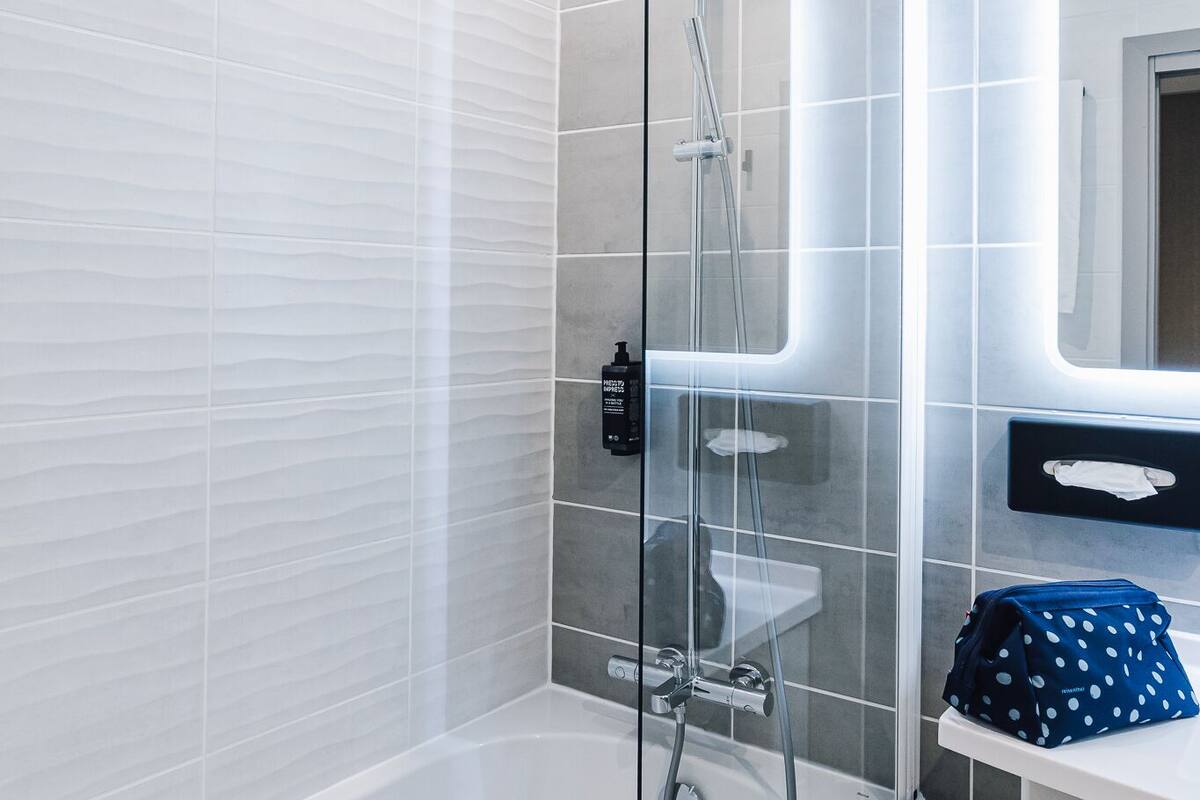 junior suite, 1 double bed with sofa bed | bathroom | hair dryer, towels