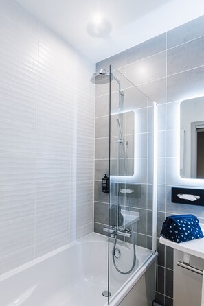 Junior Suite, 1 Double Bed with Sofa bed | Bathroom | Hair dryer, towels