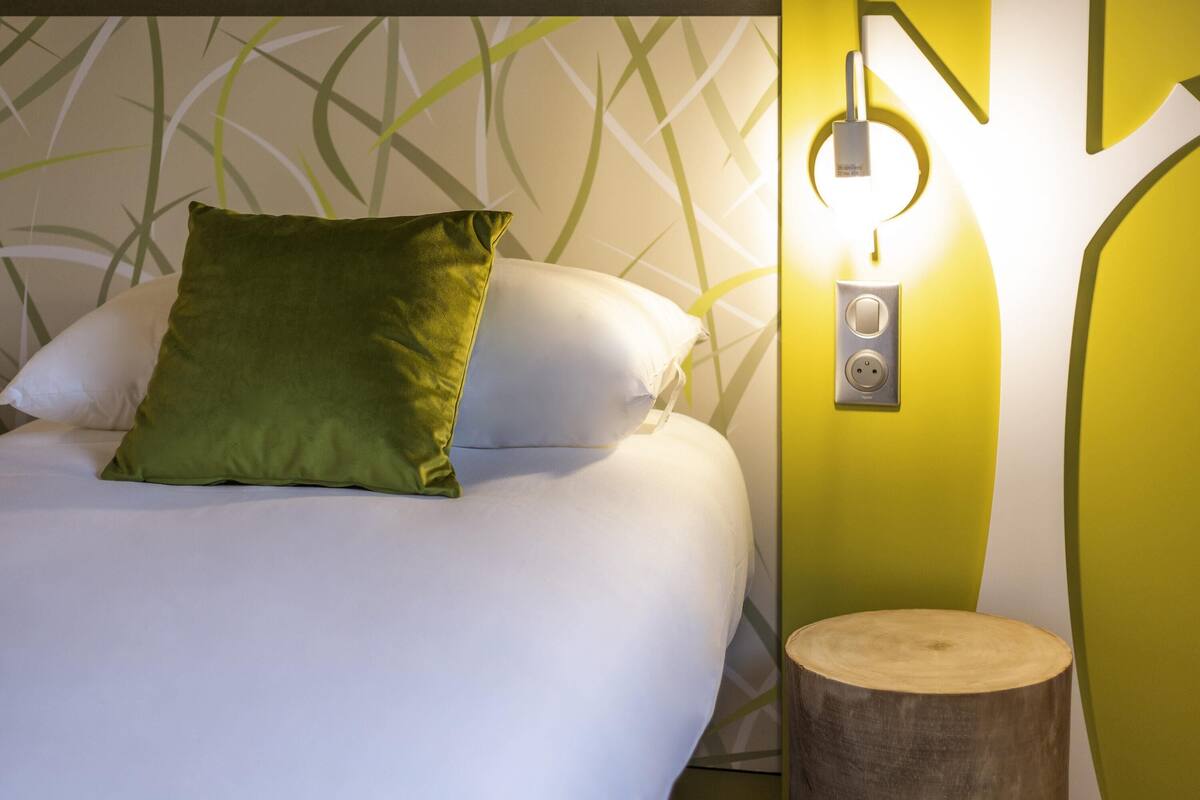 Standard Room, 2 Twin Beds | Soundproofing, free WiFi, bed sheets