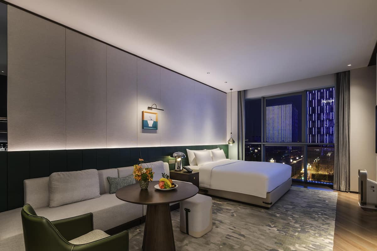 Minibar, in-room safe, free WiFi, bed sheets