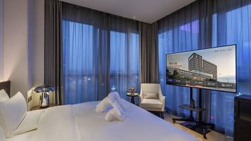 Superior Room, 1 King Bed | Minibar, in-room safe, free WiFi, bed sheets