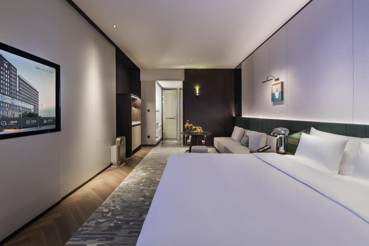 Deluxe Room, 1 King Bed