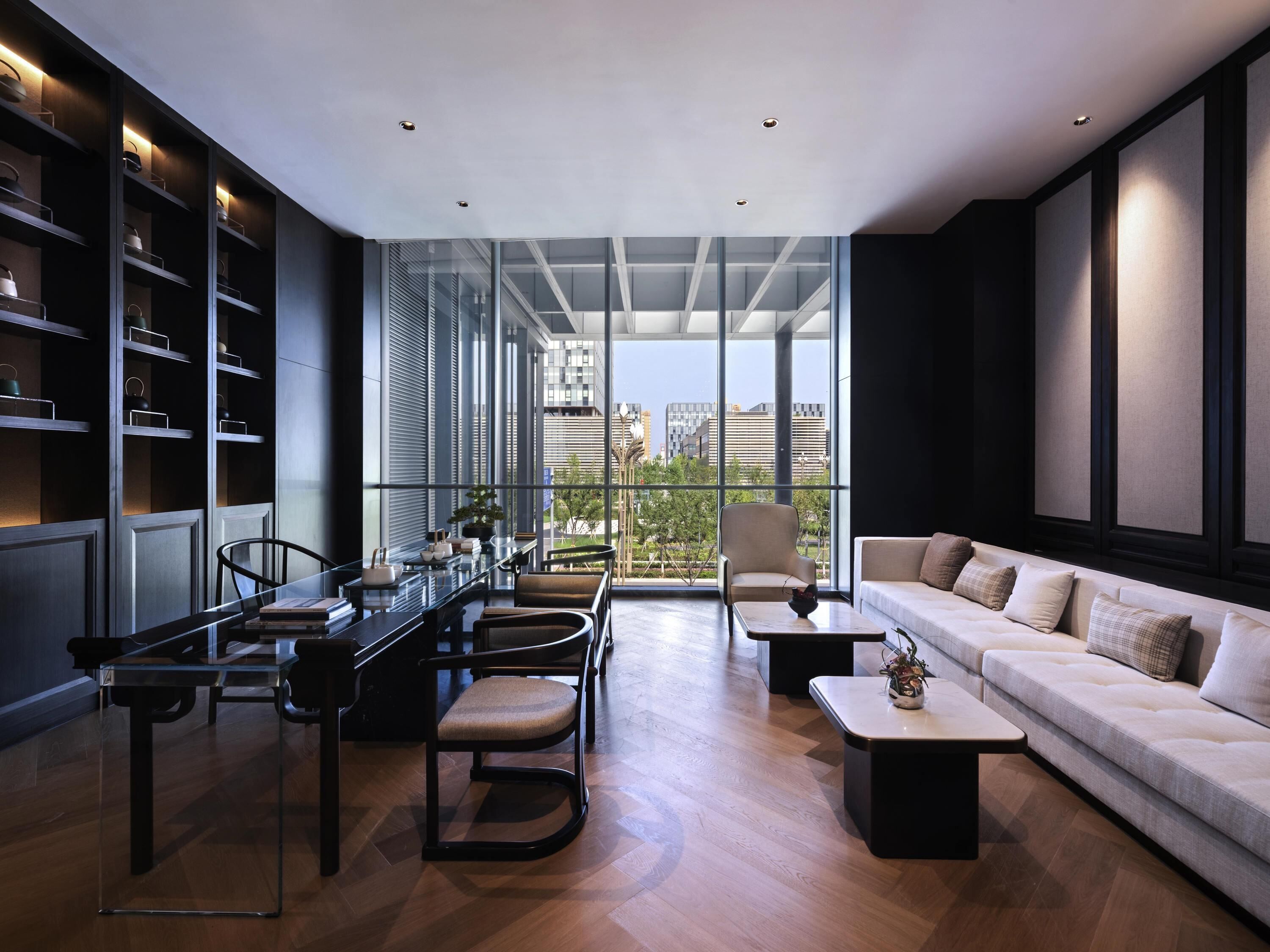 2 ristoranti, aperti a colazione e a pranzo, cucina internazionale