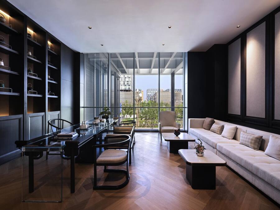 2 restaurantes; se sirven desayunos, almuerzos y cocina internacional