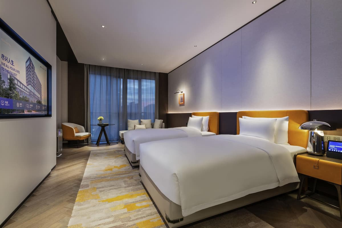 Minibar, in-room safe, free WiFi, bed sheets