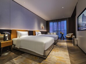 迷你吧、客房内保险箱、免费 WiFi、床单