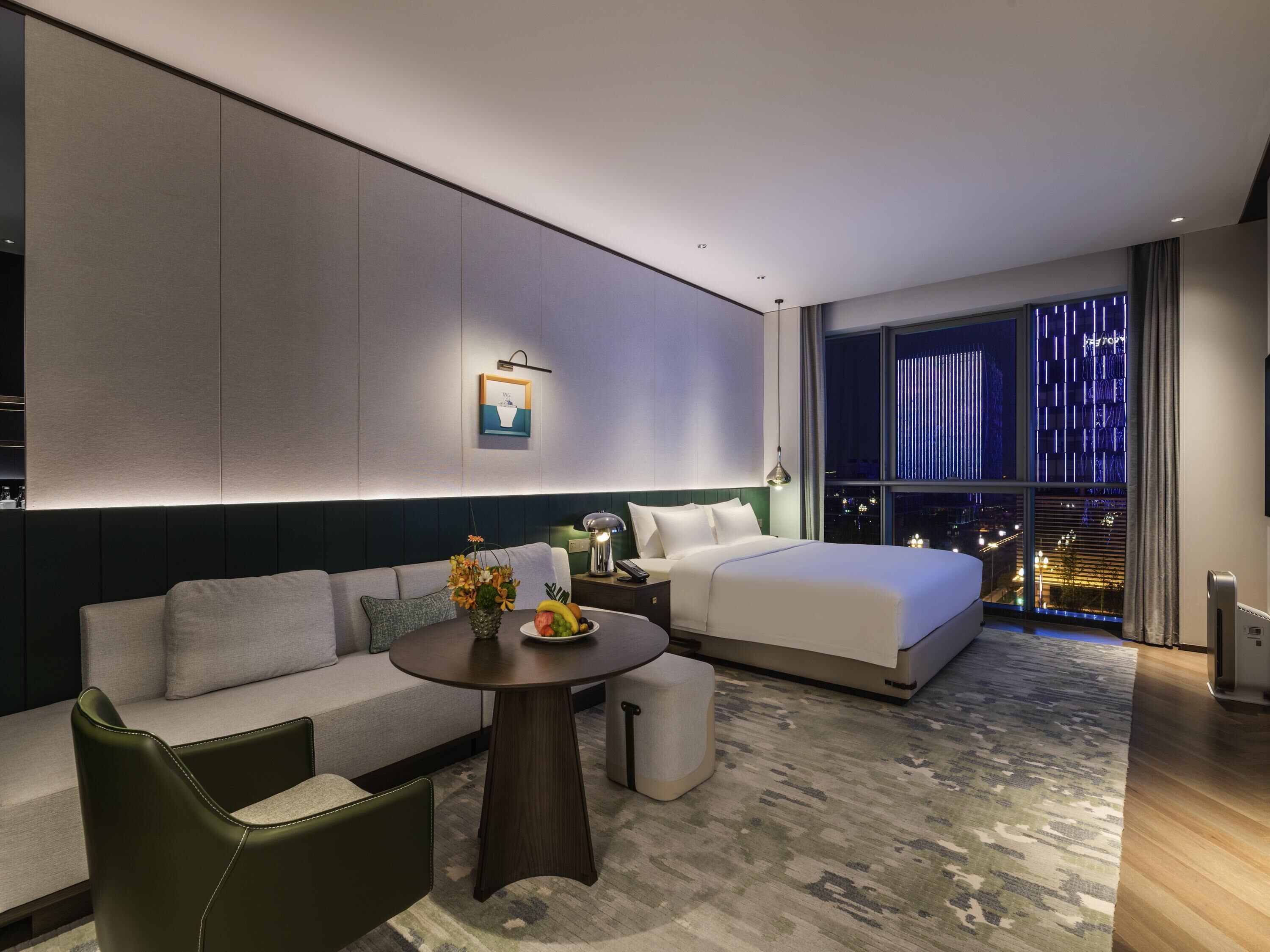 客房, 1 张特大床 (Privilege) | 迷你吧、客房内保险箱、免费 WiFi、床单