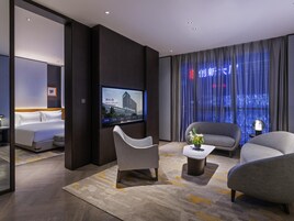 Zimmer, 1 King-Bett und Schlafsofa (Privilege) | Minibar, Zimmersafe, kostenloses WLAN, Bettwäsche