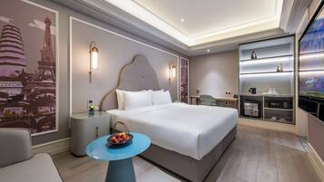 Standard Room, 1 King Bed | Minibar, free WiFi