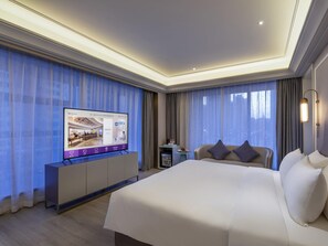 Down comforters, memory foam beds, minibar, laptop workspace - Mercure Yan'an Downtown (Yan'an)