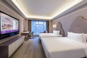 Couette en duvet d'oie, matelas mémoire de forme, minibar