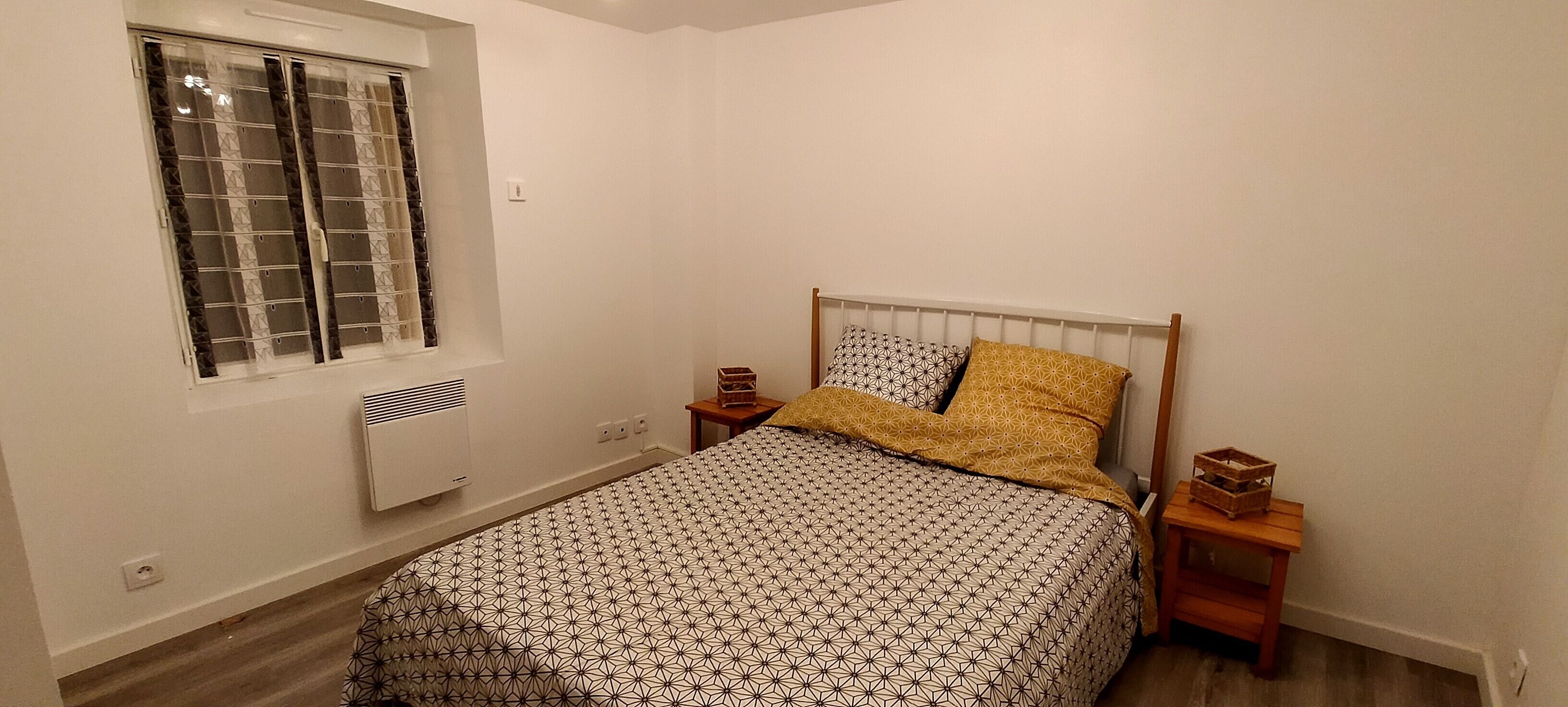 2 chambres, fer et planche à repasser, lit parapluie, draps fournis