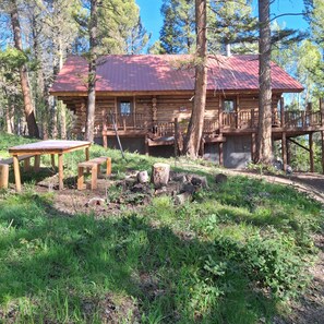 Outdoor dining - Quiet Retreat in Aspen Grove (Cimarron)