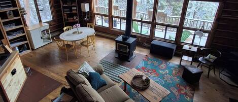 TV connectée, cheminée, médiathèque, espaces bureaux