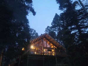 المنشأة من الخارج