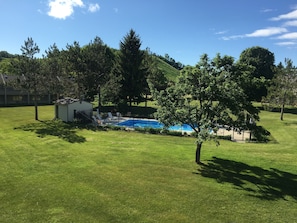 Alberca al aire libre y alberca climatizada