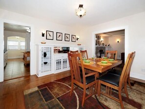 Dining - Across from The Barlow/Wine country (Sebastopol)