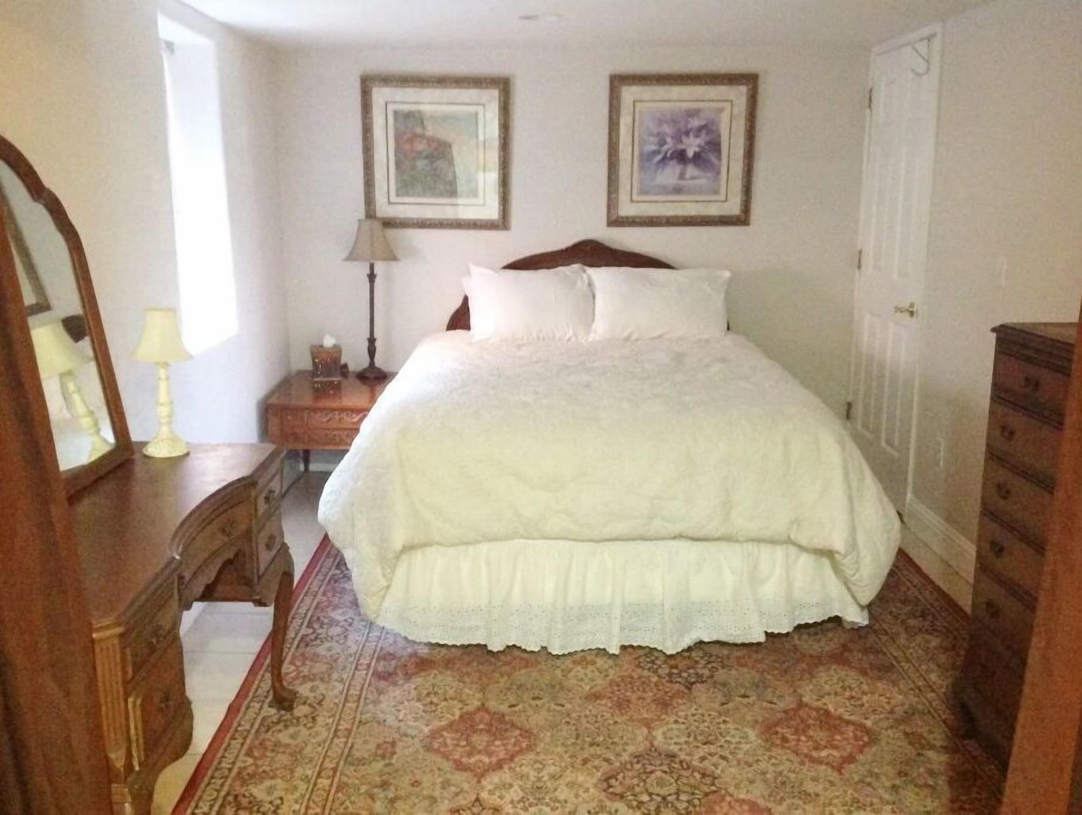 2 Schlafzimmer, Schreibtisch, Bügeleisen/Bügelbrett, Reisekinderbett