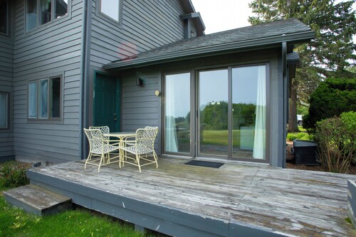Golf Condo 2 miles from Good Harbor beach