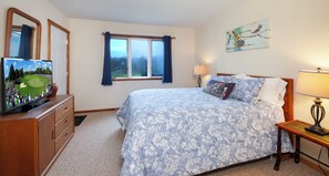 1 bedroom, free WiFi, bed sheets - Golf Condo 2 miles from Good Harbor beach (Cedar)