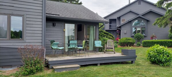 Terrace/patio - Golf Condo 2 miles from Good Harbor beach (Cedar)