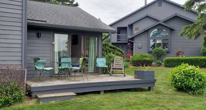 Golf Condo 2 miles from Good Harbor beach