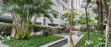 المنطقة المحيطة بالمنشأة