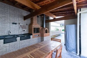 تناول الطعام بالخارج