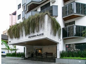 تفاصيل الفندق من الخارج