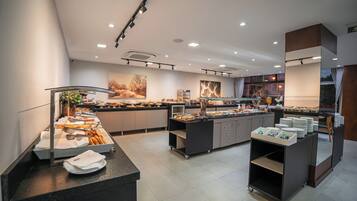 包含每日自助早餐