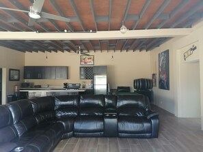 Smart TV, stereo - Entire Property in Valle de Guadalupe (Ejido El Porvenir)