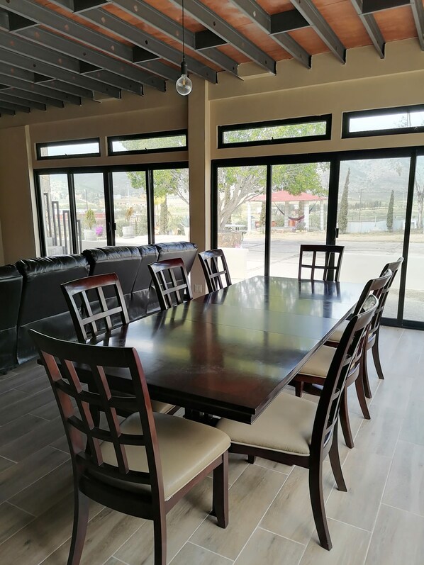 Dining - Entire Property in Valle de Guadalupe (Ejido El Porvenir)