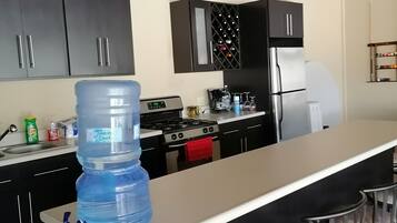 Fridge, microwave, oven, coffee/tea maker