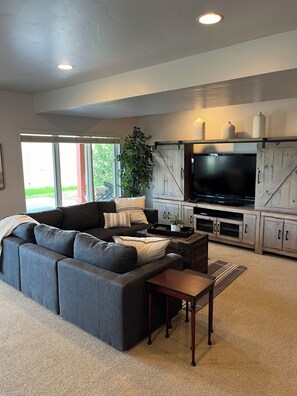 Smart TV, fireplace, table football, ping pong