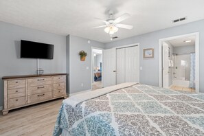 3 bedrooms, iron/ironing board, free WiFi, bed sheets - Poolside Cabana by Book That Condo (Panama City Beach)
