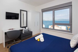 4 bedrooms, iron/ironing board, free WiFi, bed sheets